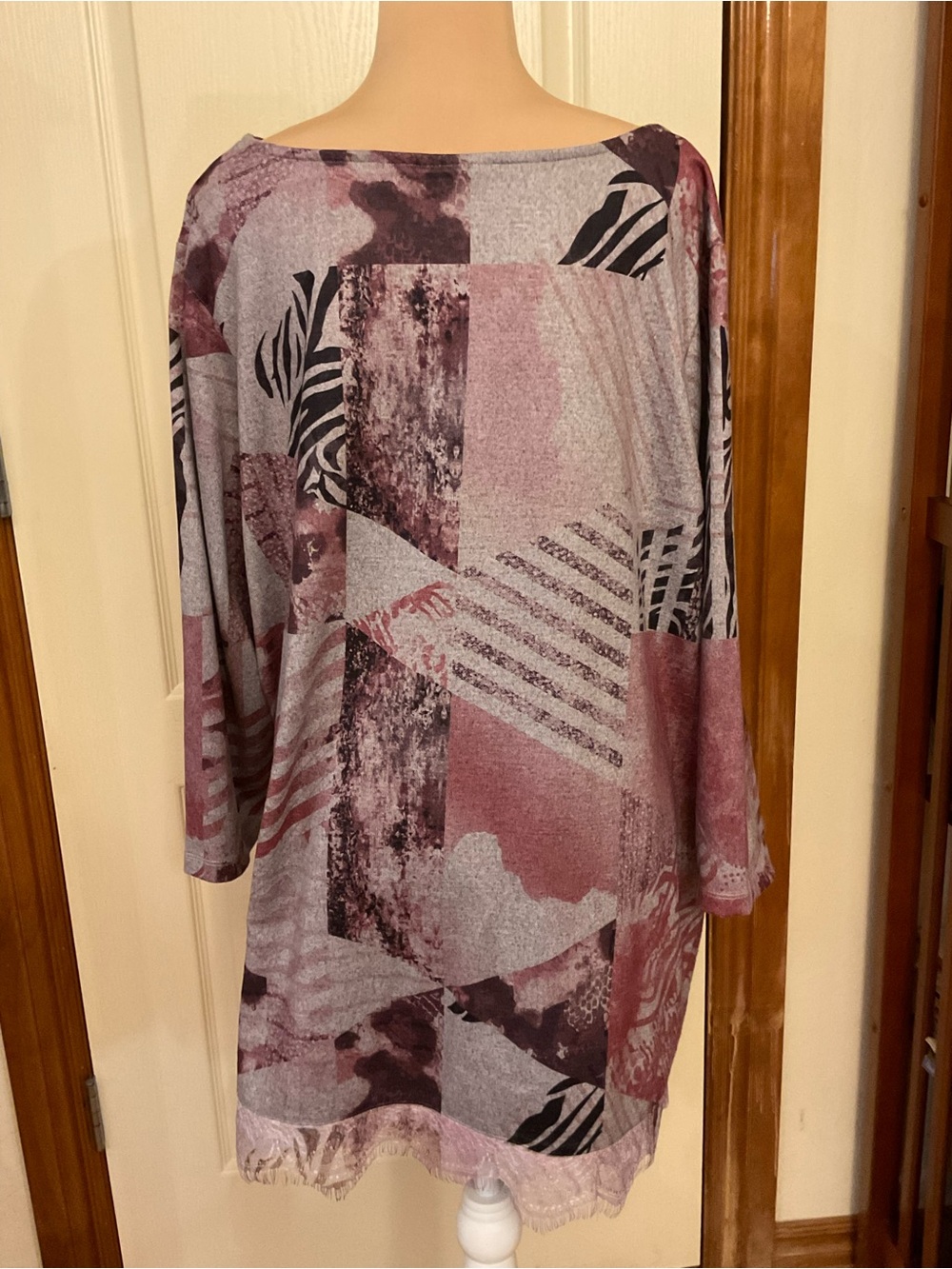Avenue Rose/Mauve Patterned Sparkly Embellished Top Fringed Lace Hemline 22/24W - Picture 5 of 10